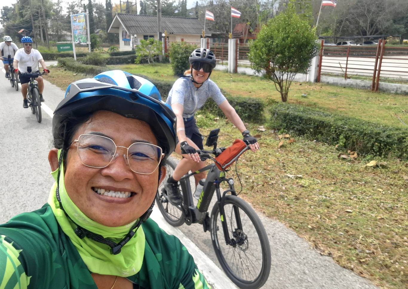 guide taking selfie with thailand ebike group