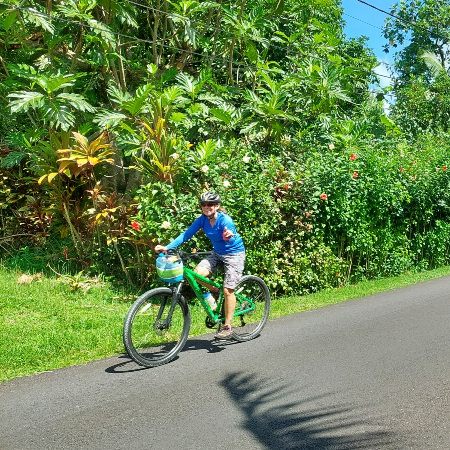 island bicycling tours around the Pacific cycling in French Polynesia