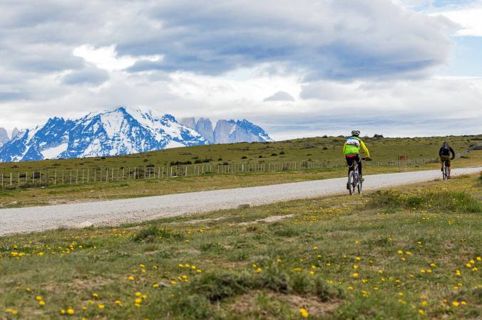 cycling dirt road through Estancia Cerro gyido