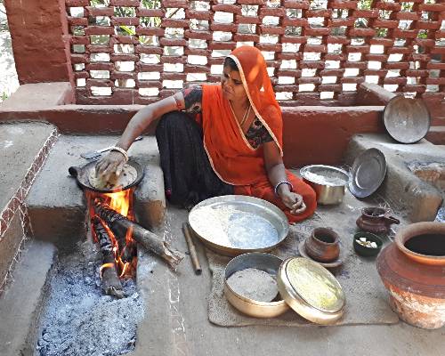 lady in traditional garb preparing nan