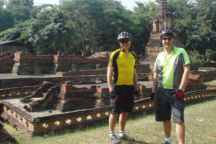 cyclists at ruins in Wiang Khum Kan