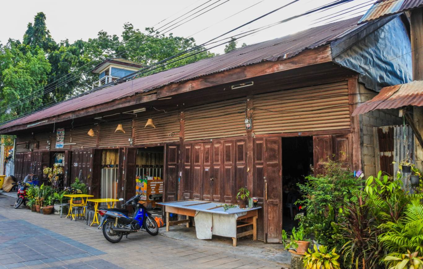 old wooden shohouses Thailand