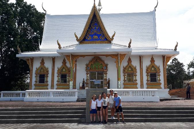 cyclists at Chom Kitti temple