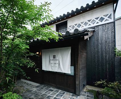 photo of Nipponia Nio Mikagami