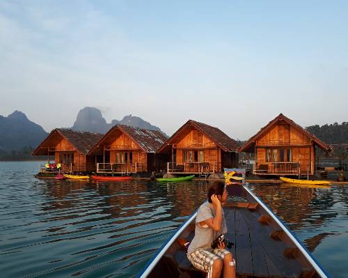 guests near floating hotel on Chiew Larn