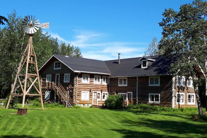 historic road house in Alaska